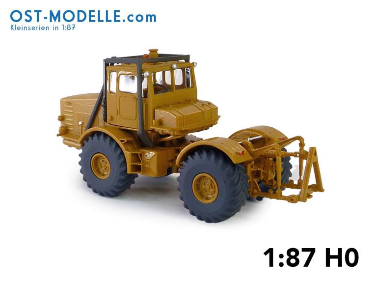 Preview: Traktor Kirovets K700 gelborange mit Motorverkleidung Überrollbügel